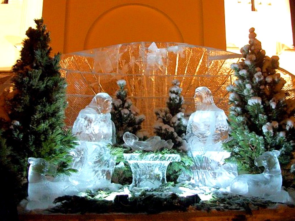 Праздничное оформление на Рождество - ледовые скульптуры