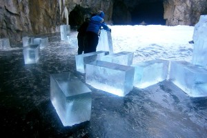 Заготовка льда для создания ледовых скульптур